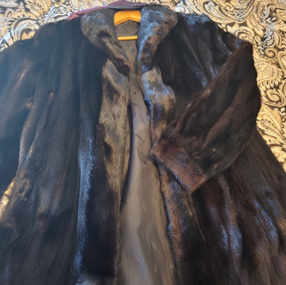 Custom made black diamond full length mink coat - Picture 4 of 5